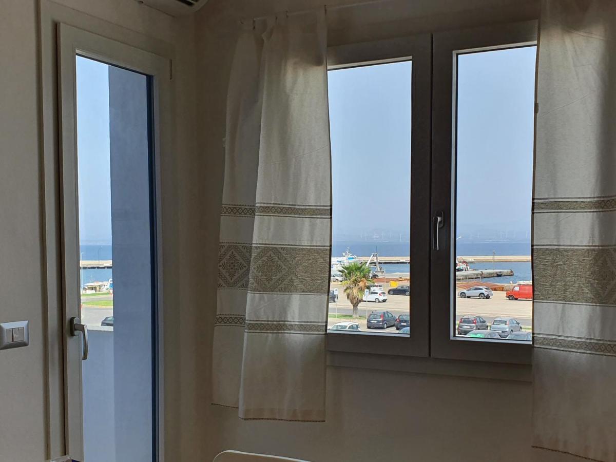 Sky And Sea Apartment Calasetta Luaran gambar